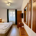 Отель Edelweiss 3*