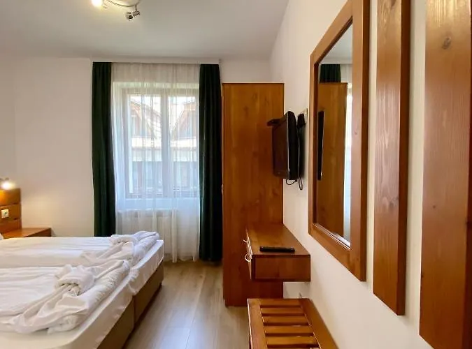 Отель Edelweiss 3*